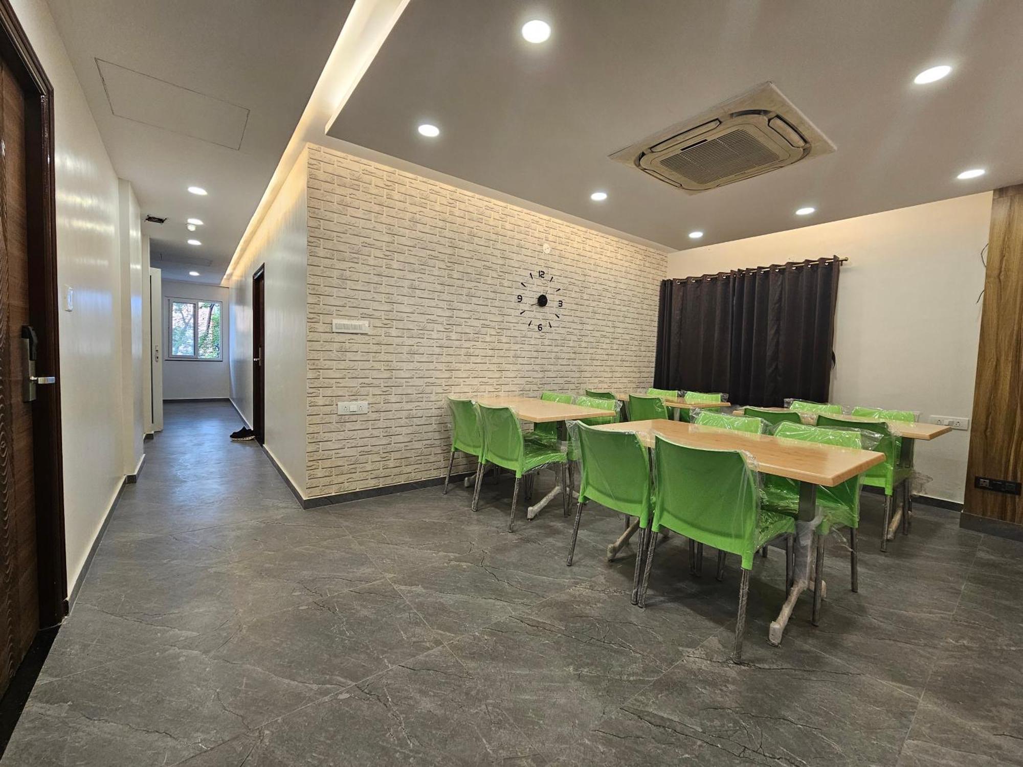 The Urban Nest Hotel Bangalore Exterior photo
