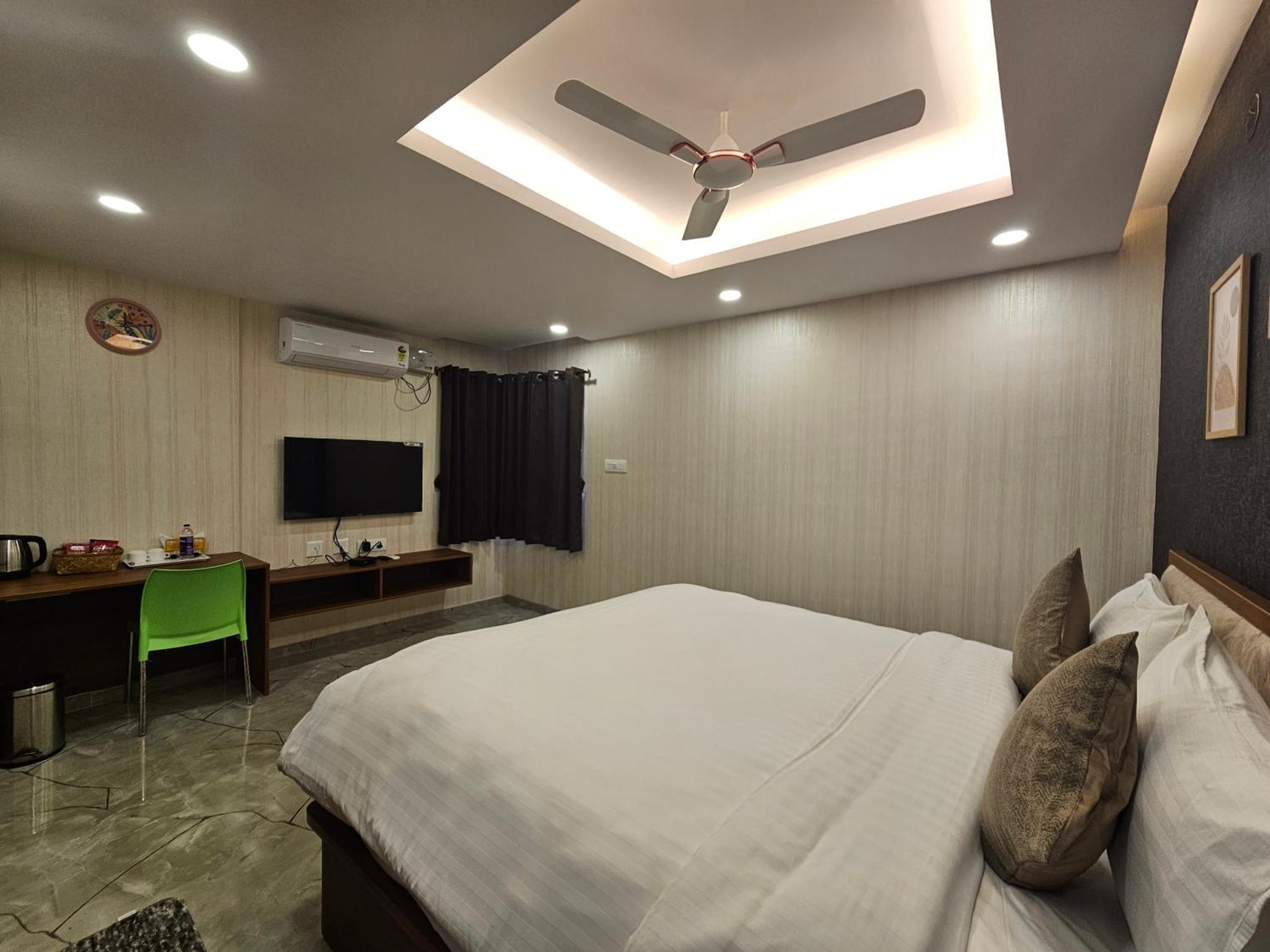 The Urban Nest Hotel Bangalore Exterior photo